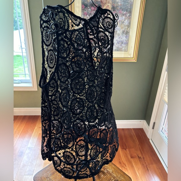 Size small, beautiful lace, crocheted, RW and Company tank top. - Picture 3 of 8